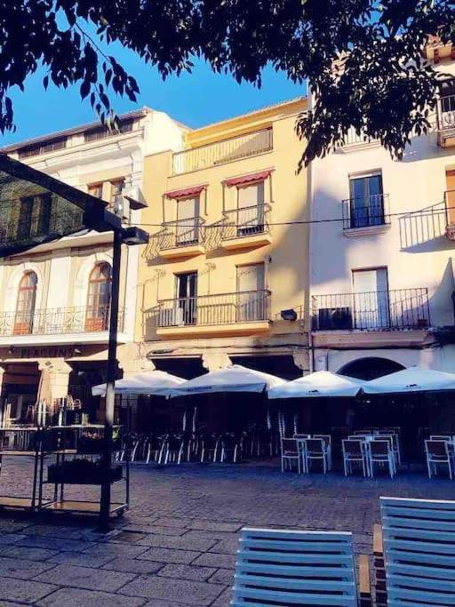 Lovely 2 Bedrooms Apartment Main Square Plasencia Bagian luar foto