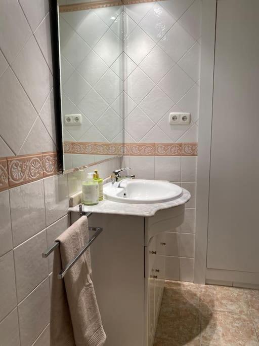 Lovely 2 Bedrooms Apartment Main Square Plasencia Bagian luar foto