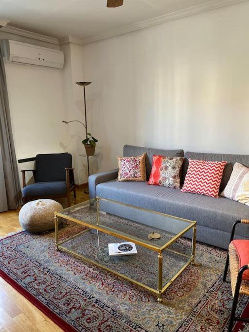Lovely 2 Bedrooms Apartment Main Square Plasencia Bagian luar foto