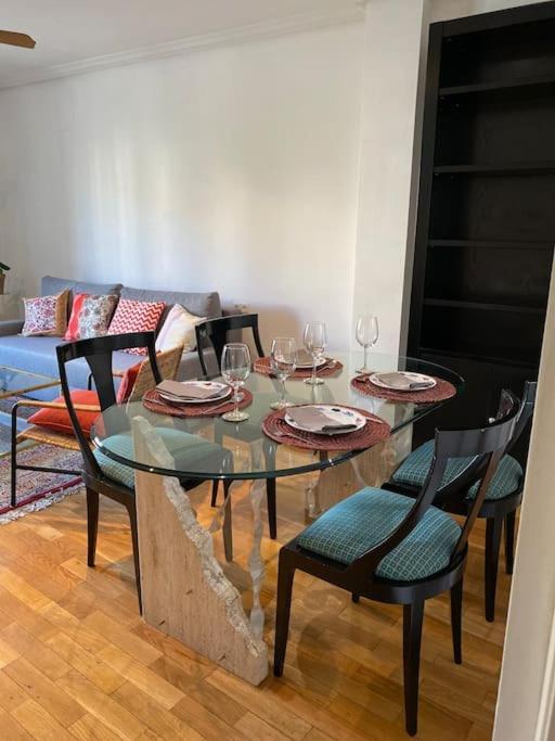 Lovely 2 Bedrooms Apartment Main Square Plasencia Bagian luar foto
