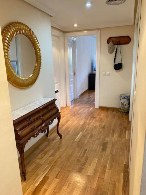 Lovely 2 Bedrooms Apartment Main Square Plasencia Bagian luar foto