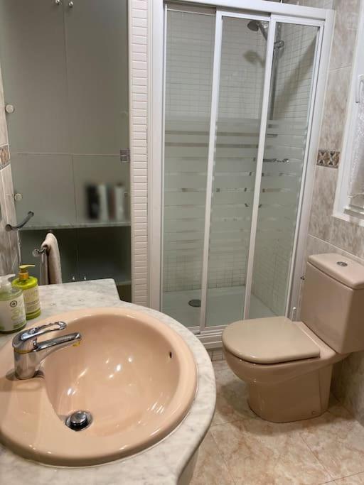 Lovely 2 Bedrooms Apartment Main Square Plasencia Bagian luar foto