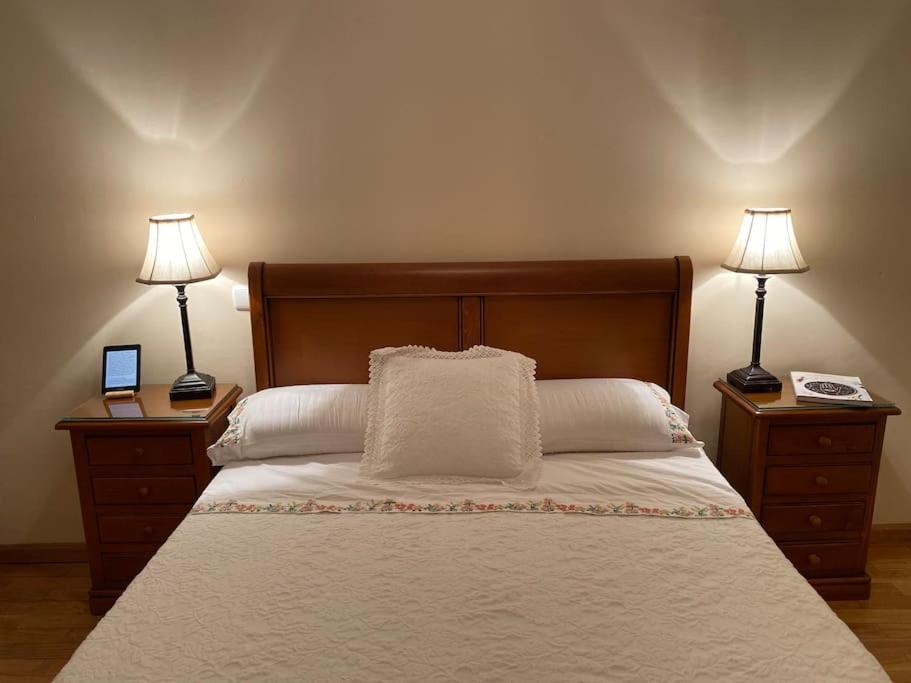 Lovely 2 Bedrooms Apartment Main Square Plasencia Bagian luar foto